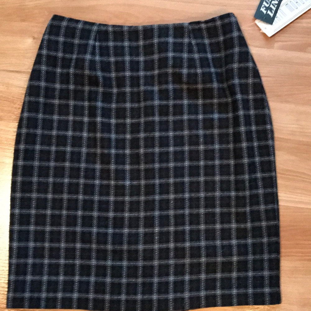 🦋NWT🦋Light/dark gray wool Blend skirt whitelines